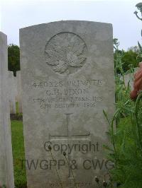 Etaples Military Cemetery - Dixon, George Henry